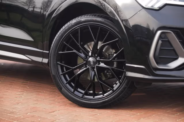 Audi Q3 (2019) thumbnail 14