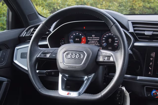 Audi Q3 (2019) thumbnail 18
