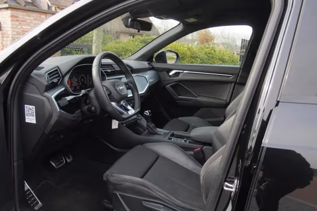 Audi Q3 (2019) thumbnail 5