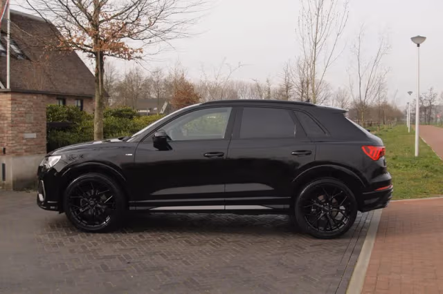 Audi Q3 (2019) thumbnail 9