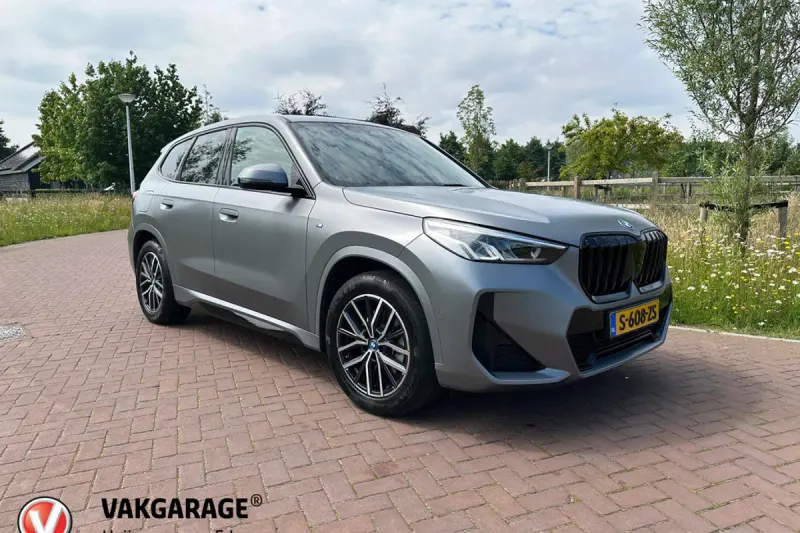 BMW iX1 (2023)