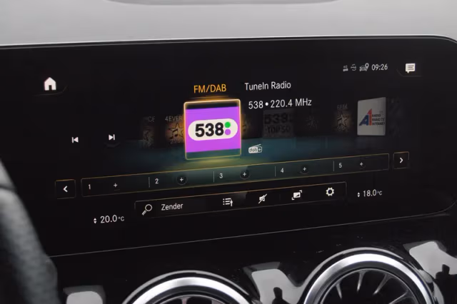 Mercedes-Benz EQA (2022) thumbnail 12