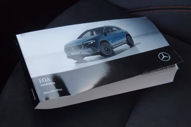 Mercedes-Benz EQA (2022) thumbnail 23