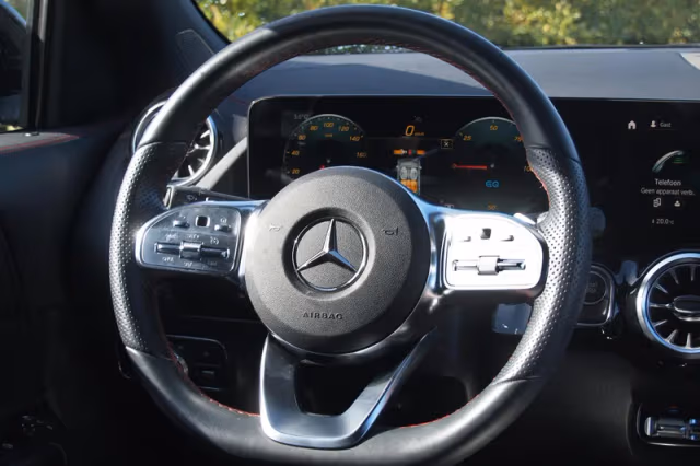 Mercedes-Benz EQA (2022) thumbnail 9