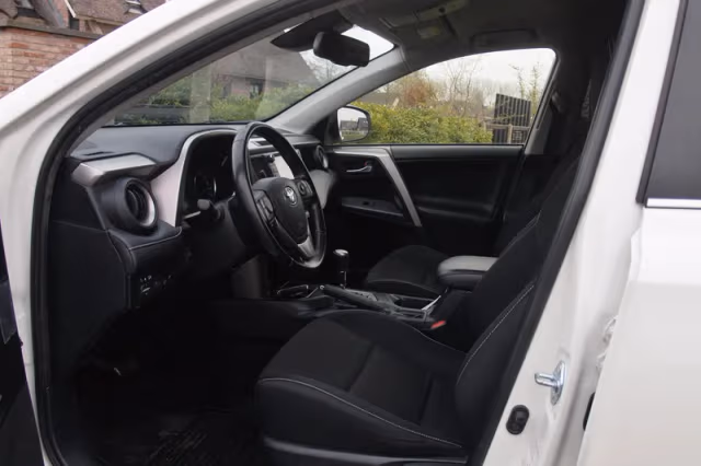 Toyota RAV4 (2019) thumbnail 2