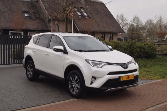 Toyota RAV4 (2019) thumbnail 3