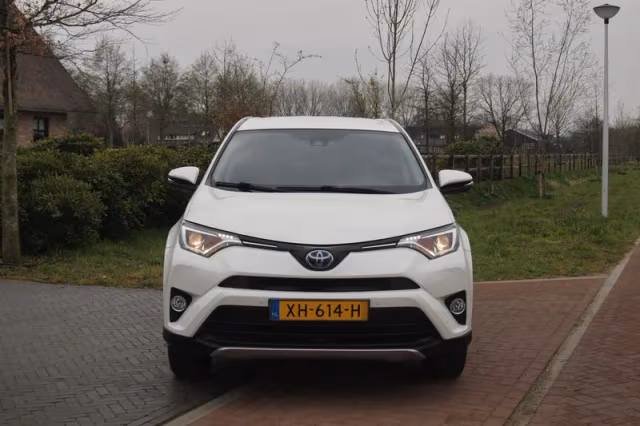 Toyota RAV4 (2019) thumbnail 4