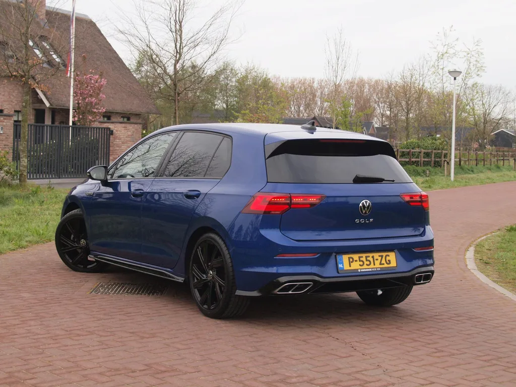 Volkswagen Golf (2021) — foto 1