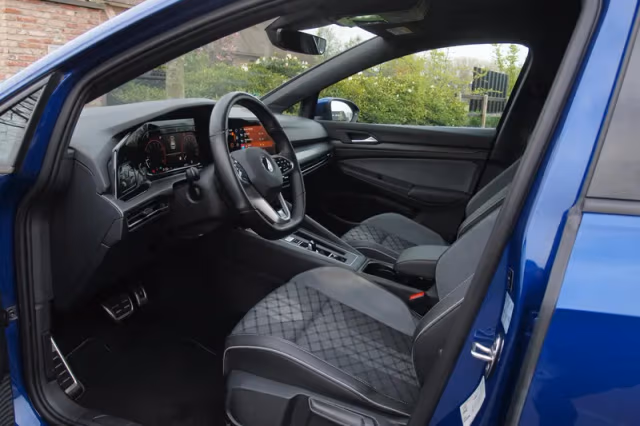 Volkswagen Golf (2021) thumbnail 2