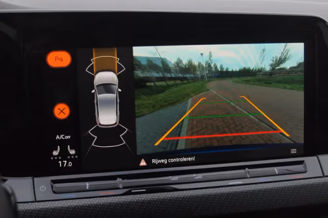 Volkswagen Golf (2021) thumbnail 22