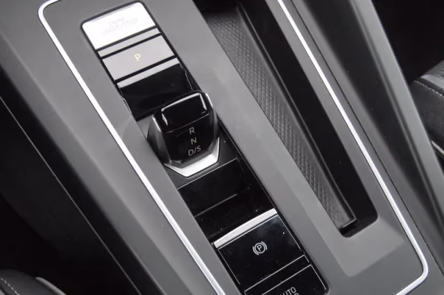 Volkswagen Golf (2021) thumbnail 23