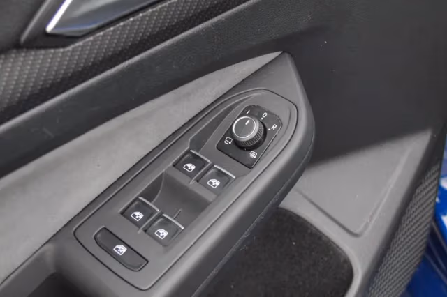 Volkswagen Golf (2021) thumbnail 24