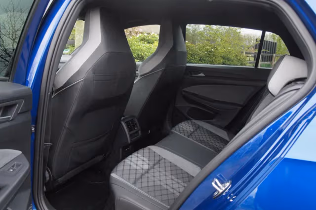 Volkswagen Golf (2021) thumbnail 25