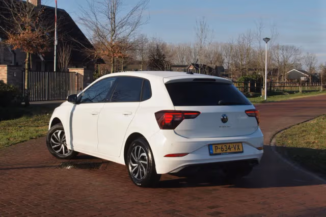 Volkswagen Polo (2022) thumbnail 4