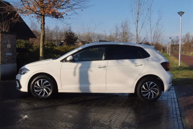 Volkswagen Polo (2022) thumbnail 9