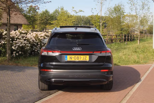 Audi Q4 e-tron (2021) thumbnail 11