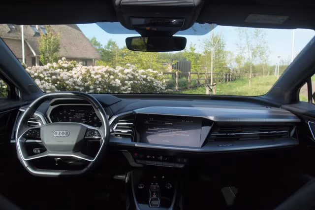 Audi Q4 e-tron (2021) thumbnail 17