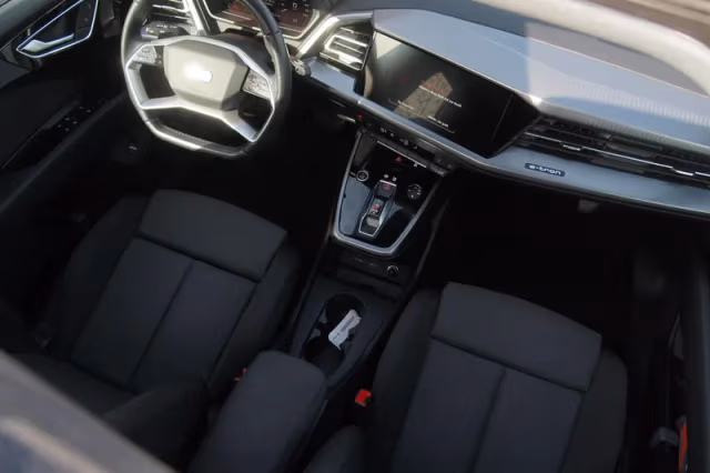 Audi Q4 e-tron (2021) thumbnail 4