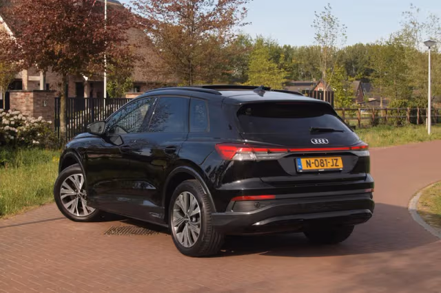 Audi Q4 e-tron (2021) thumbnail 5
