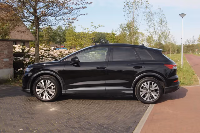Audi Q4 e-tron (2021) thumbnail 9