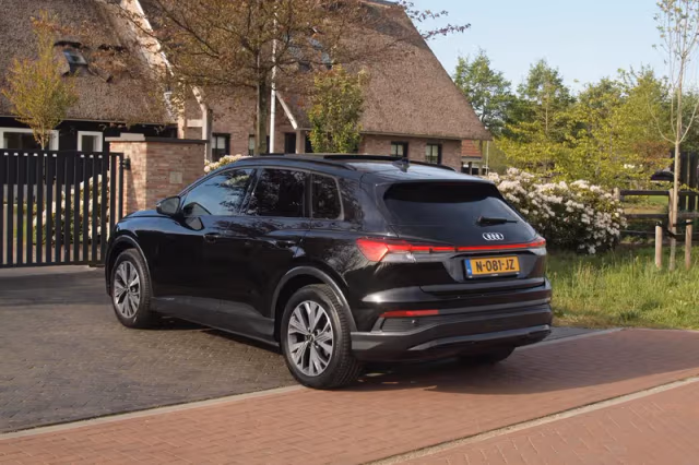 Audi Q4 e-tron (2021) thumbnail 10