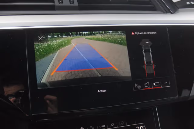 Audi e-tron (2021) thumbnail 24