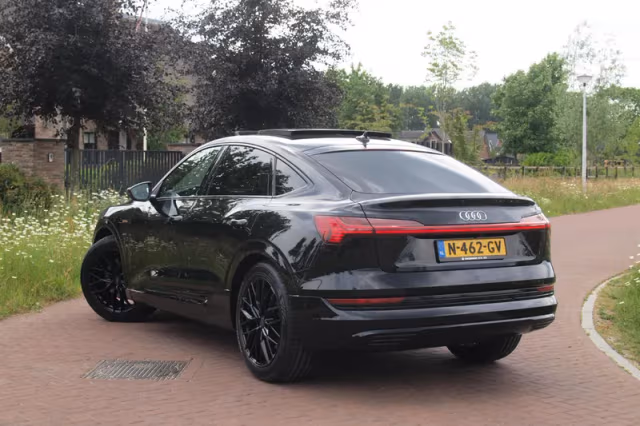 Audi e-tron (2021) thumbnail 4