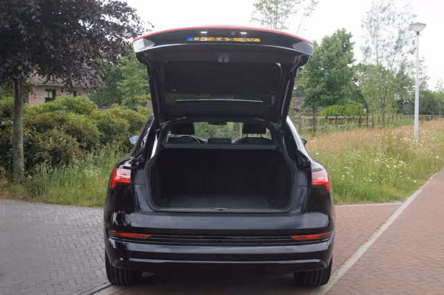 Audi e-tron (2021) thumbnail 32