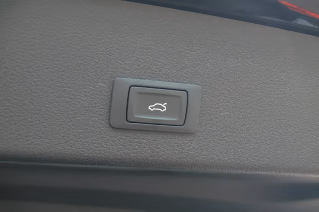 Audi e-tron (2021) thumbnail 33