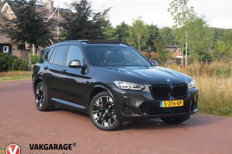 BMW iX3 (2023)
