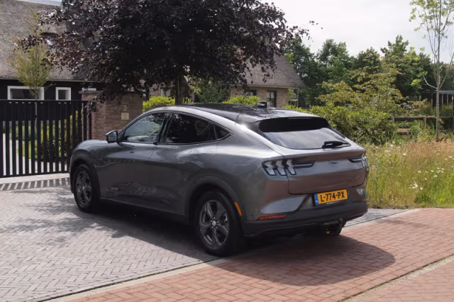 Ford Mustang Mach-E (2021) thumbnail 9