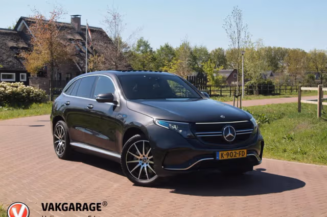 Mercedes-Benz EQC (2020) thumbnail 2