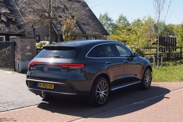 Mercedes-Benz EQC (2020) thumbnail 12