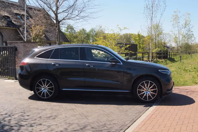 Mercedes-Benz EQC (2020) thumbnail 13