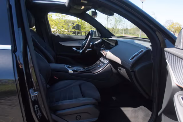 Mercedes-Benz EQC (2020) thumbnail 16