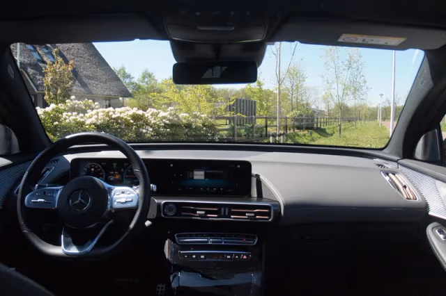 Mercedes-Benz EQC (2020) thumbnail 17