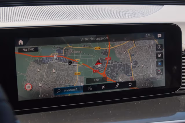 Mercedes-Benz EQC (2020) thumbnail 21