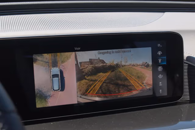 Mercedes-Benz EQC (2020) thumbnail 23