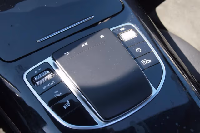 Mercedes-Benz EQC (2020) thumbnail 25