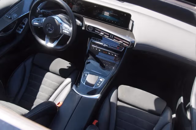 Mercedes-Benz EQC (2020) thumbnail 4