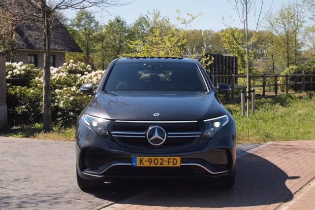 Mercedes-Benz EQC (2020) thumbnail 7