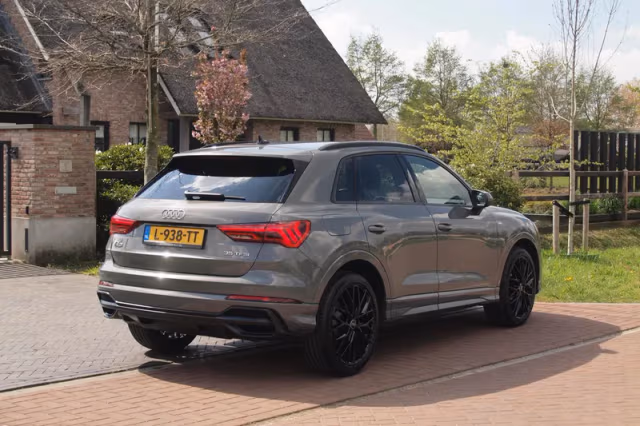 Audi Q3 (2021) thumbnail 12