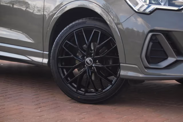 Audi Q3 (2021) thumbnail 14