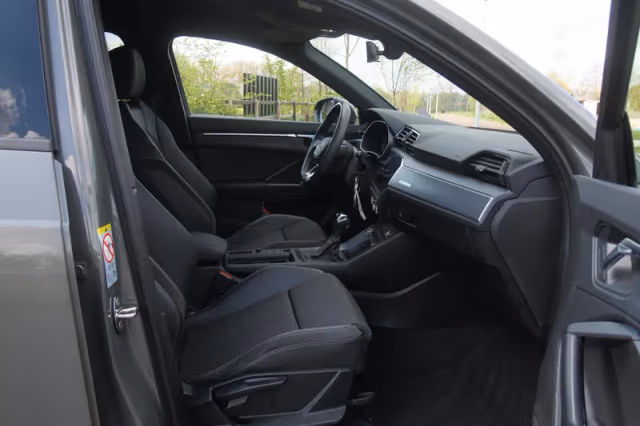 Audi Q3 (2021) thumbnail 16