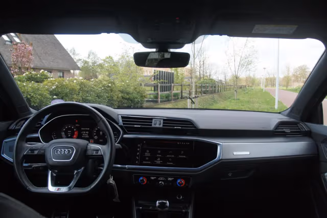 Audi Q3 (2021) thumbnail 17