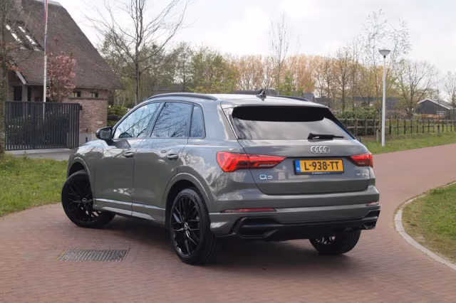 Audi Q3 (2021) thumbnail 4