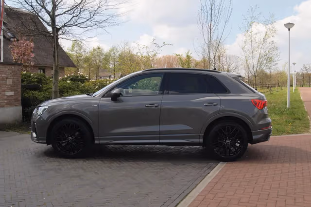 Audi Q3 (2021) thumbnail 9