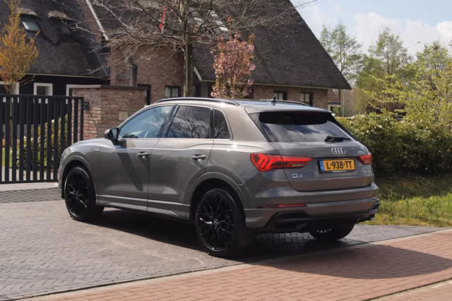 Audi Q3 (2021) thumbnail 10