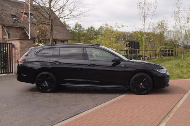 Volkswagen Passat (2024) thumbnail 14