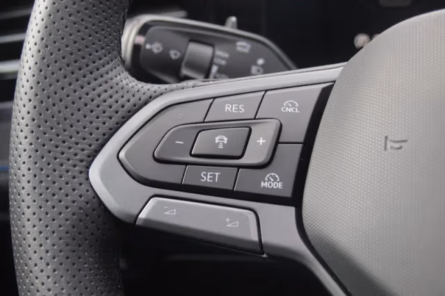 Volkswagen Passat (2024) thumbnail 24